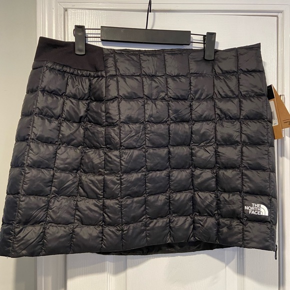 The North Face Dresses & Skirts - NWT North Face Thermoball Size XL Black Fill Zip Thermal Puff Mini Skirt Pockets